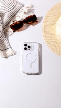 Gear4 crystal palace cases snap 702010017 apple iphone 14 pro,clear - Gear4-702010017-0840056165380-09.jpg