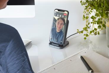 Intenso wireless charging stand bsa2 7410620 qi-certified black - Intenso-7410620-4034303032587-08.jpg