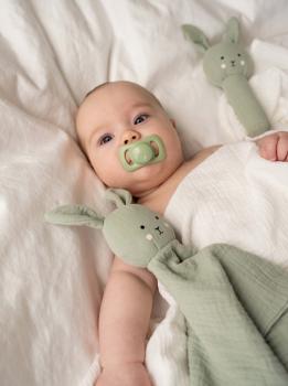 Jabadabado geschenkset rassel hase s1026 grün 2-teilig - Jabadabado-s1026-7332599010263-02.jpg