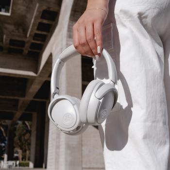 Jlab jbuds lux anc headphones ieuhbjluxancrwht62 wireless, cloud white - Jlab-ieuhbjluxancrwht62-0810119071248-08.jpg