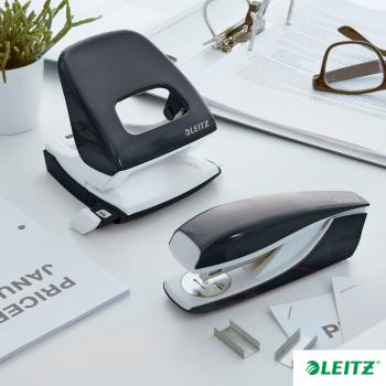 Leitz locher/hefter wow 5095 5095-10-95 schwarz, bundle 30 blatt - Leitz-5095-10-95-4002432121595-02.jpg