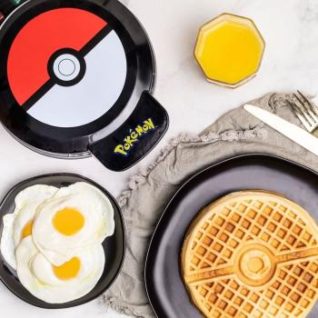 Uncanny brand poké-ball waffle maker 142401 pokémon - Uncanny-brand-142401-0840790120973-05.jpg