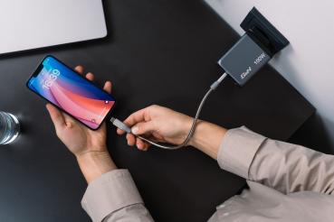 Verbatim charger 100w gan grey 32202 3xusb-c 1xusb-a +adapter uk/us - Verbatim-32202-0023942322023-06.jpg