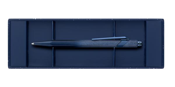 Caran d'ache kugelschreiber 849 nm0849.124 cosmic blau - Caran-dache-nm0849.124-7630002355773-02.jpg