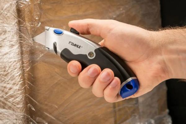 Dahle cutter heavy duty 10890-16224 schwarz/blau, m. trapezklinge - Dahle-10890-16224-4009729074688-02.jpg