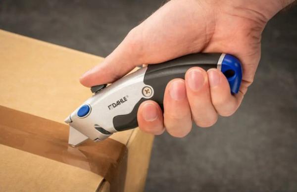Dahle cutter heavy duty 10890-16224 schwarz/blau, m. trapezklinge - Dahle-10890-16224-4009729074688-04.jpg