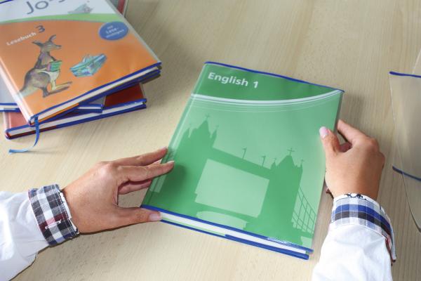 Herma buchschoner transparent 7300 540x300mm - Herma-7300-4008705073004-02.jpg