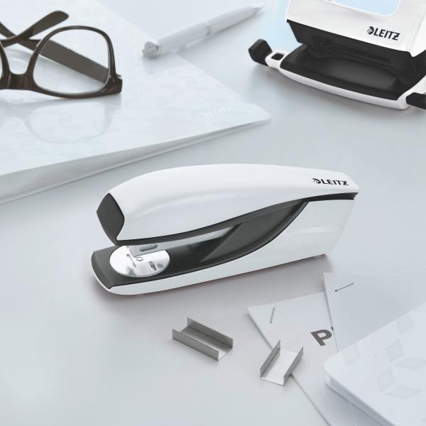 Leitz heftgerät nexxt wow 5502 55022001 perlweiss 30 blatt - Leitz-55022001-4002432393183-02.jpg