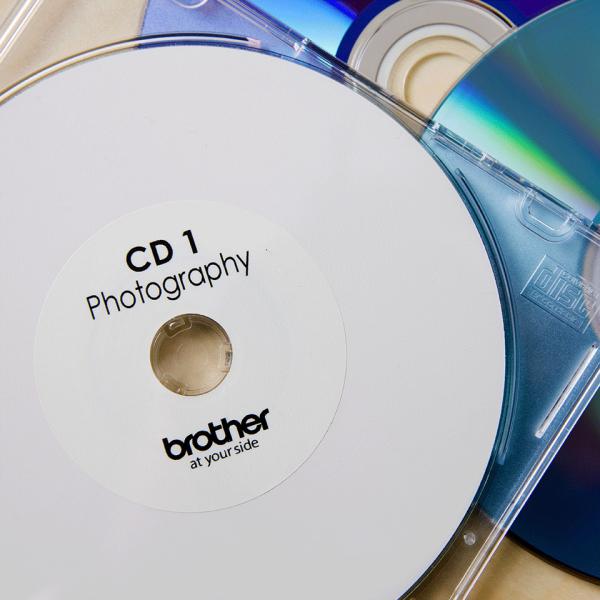 Ptouch cd/dvd etiketten film 58mm dk-11207 ql-500/550 100 stk./rolle - Ptouch-dk-11207-4977766628174-02.jpg