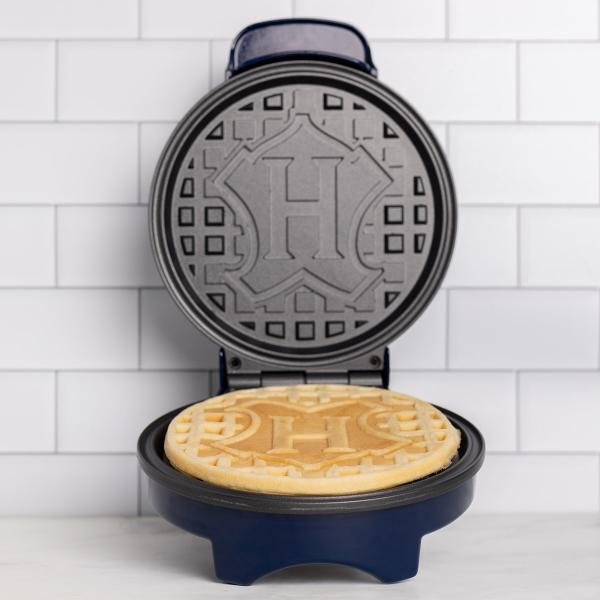 Uncanny brand hogwarts waffle maker 146688 harry potter - Uncanny-brand-146688-0840790138886-04.jpg