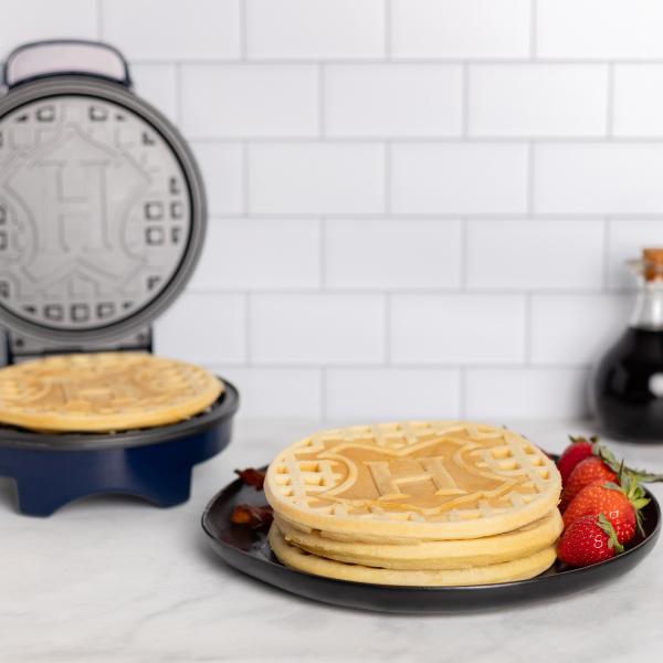 Uncanny brand hogwarts waffle maker 146688 harry potter - Uncanny-brand-146688-0840790138886-07.jpg